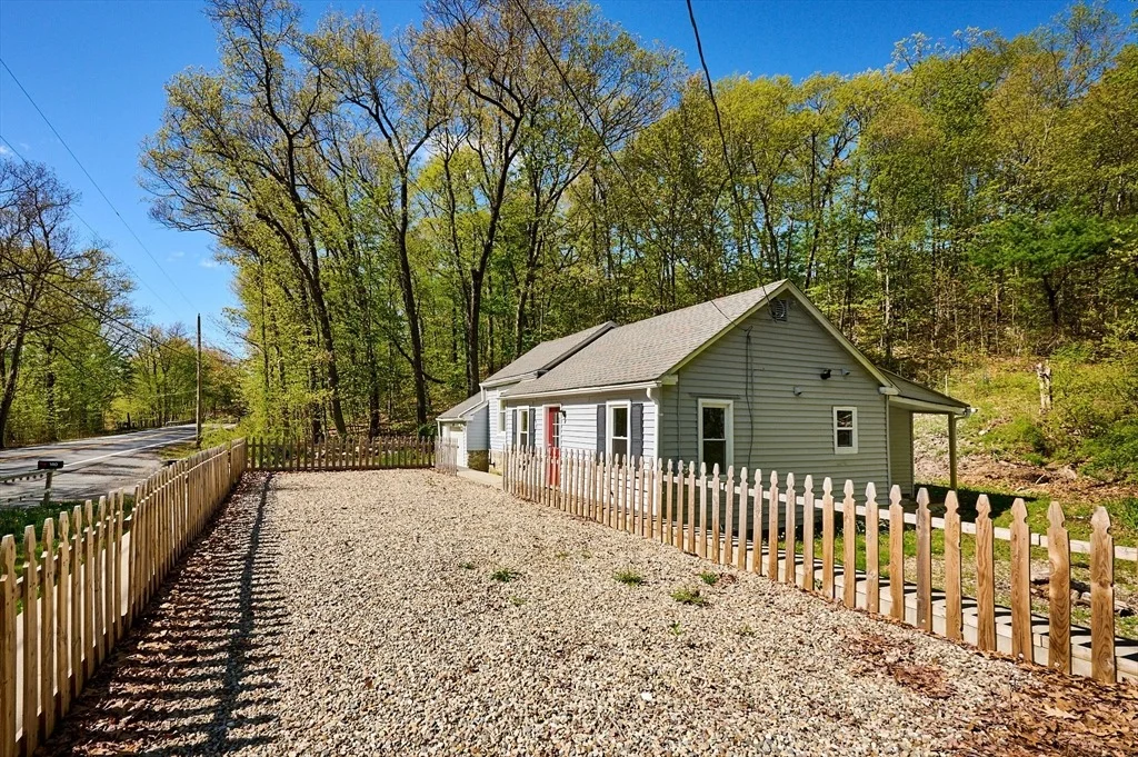 Photo of 140 Amherst Rd