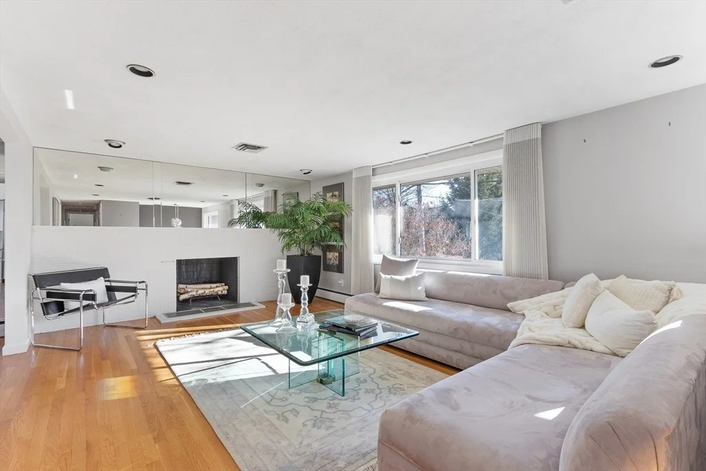 Photo of 76 Noanett Rd