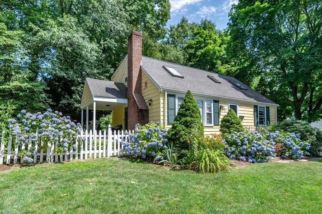 Photo of 23 Lexington Rd