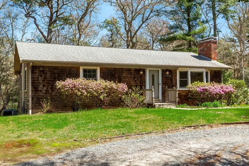 Photo of 1092 Osterville West Barnstable Rd