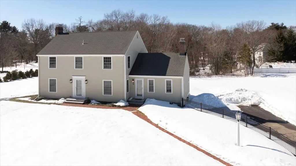 Photo of 11 Berkley Cir