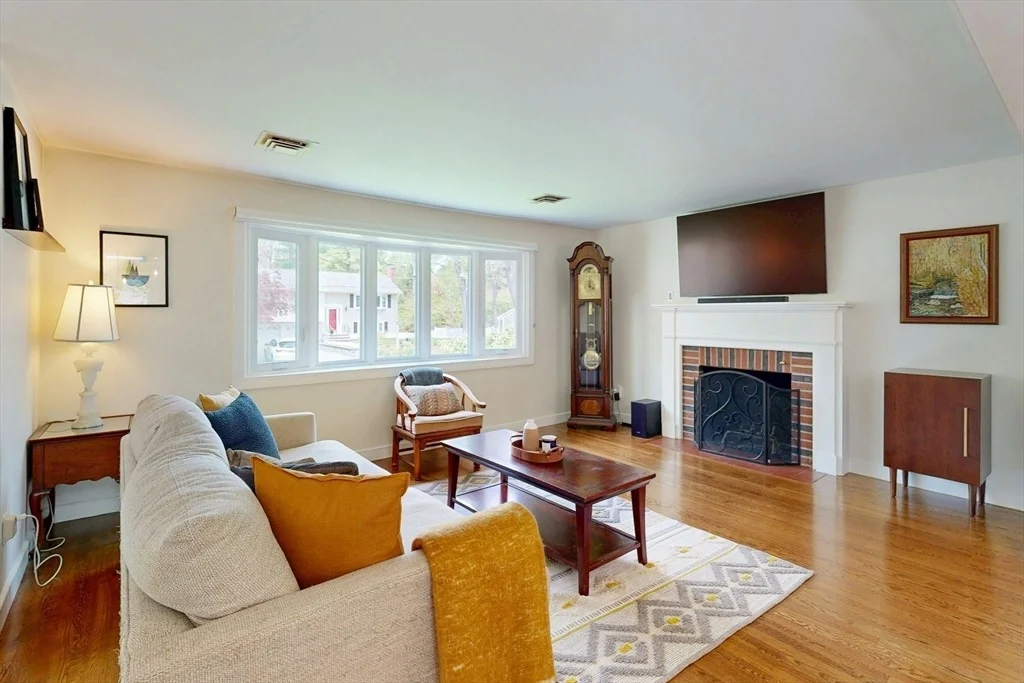 Photo of 18 Emerson Rd