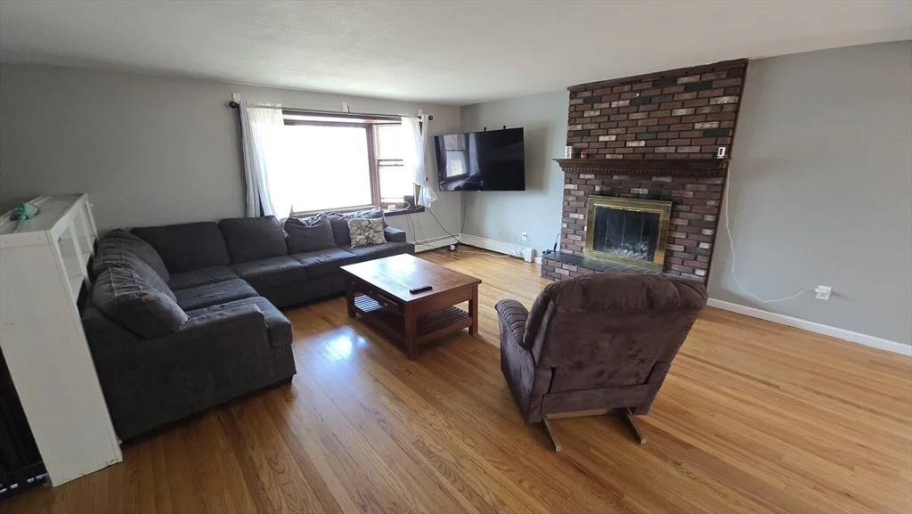 Photo of 142 Marion Cir