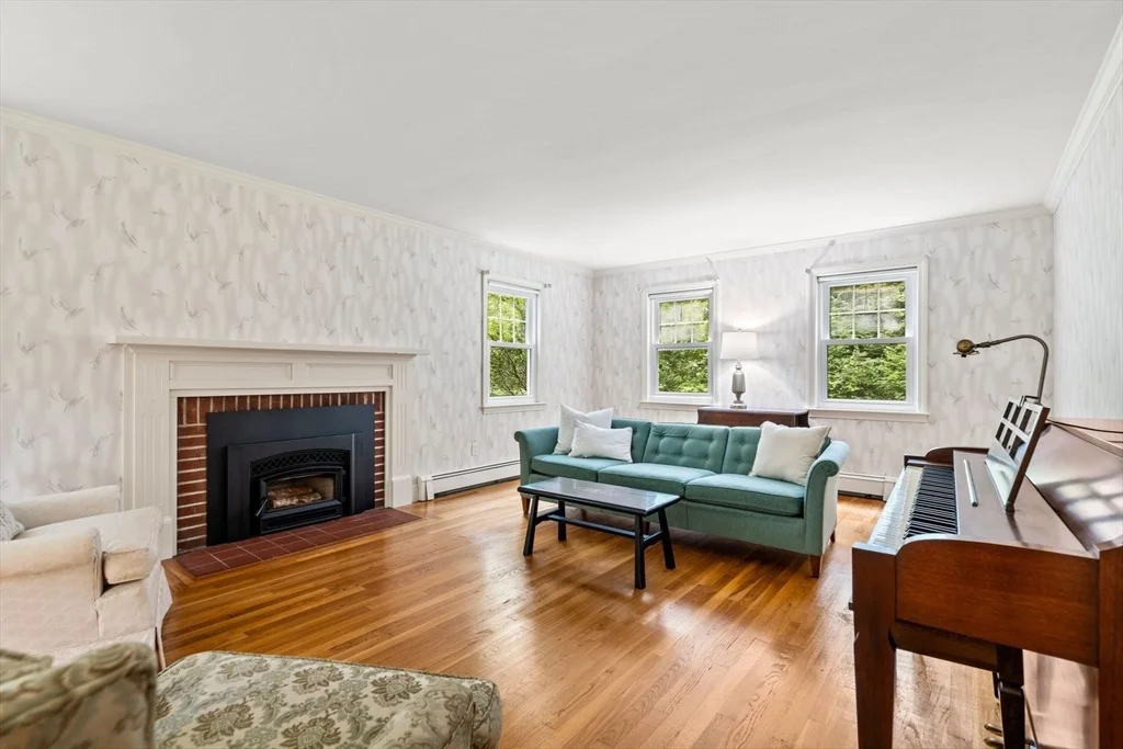 Photo of 83 Hemlock Park Dr