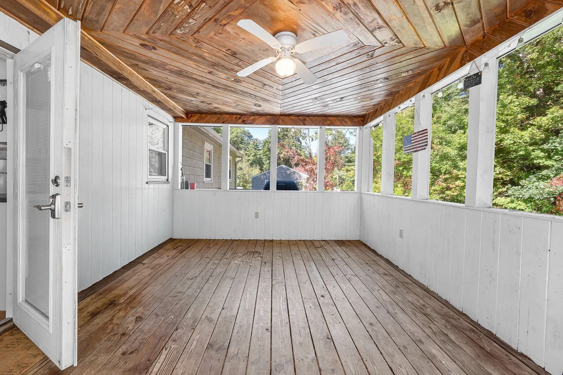 Photo of 7 Hickory Dr