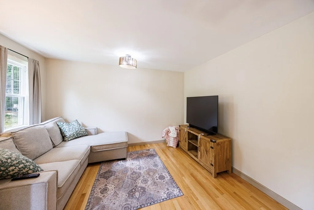Photo of 142 Squannacook Rd