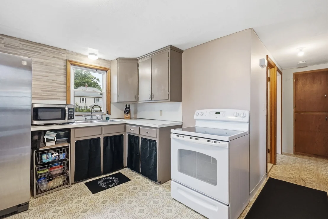 Photo of 100 Lang St