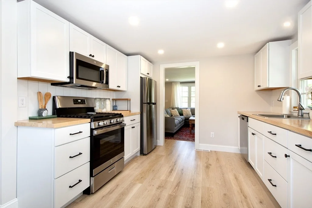 Photo of 90 Colonial Rd