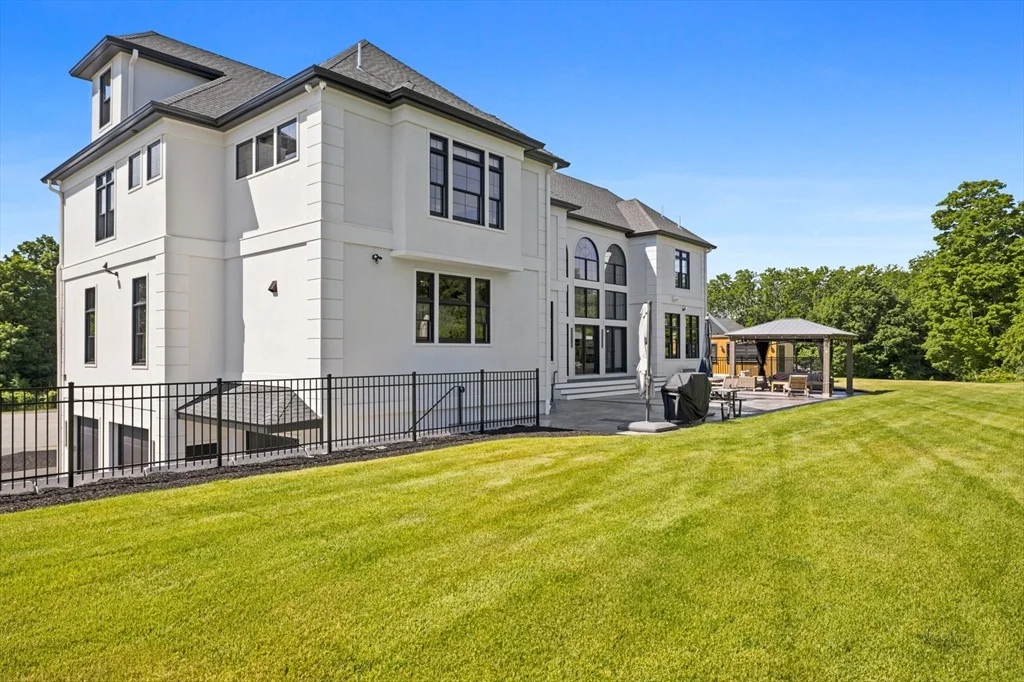 Photo of 19 Bridle Spur Ln