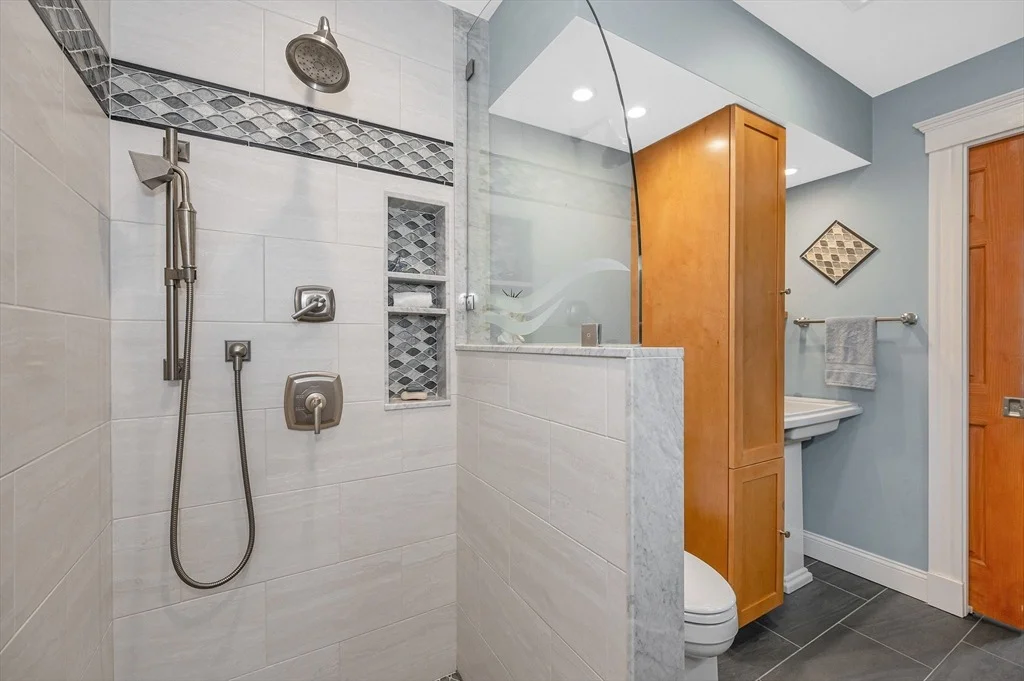 Photo of 35 Warren Avenue