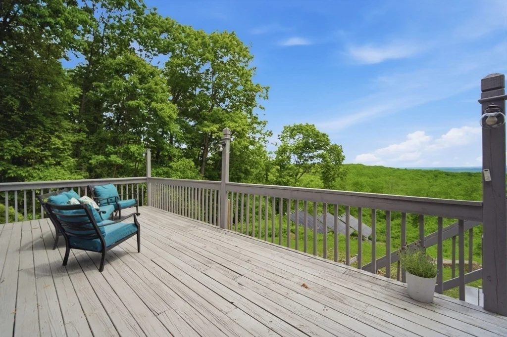 Photo of 48 Birch Bluff Rd