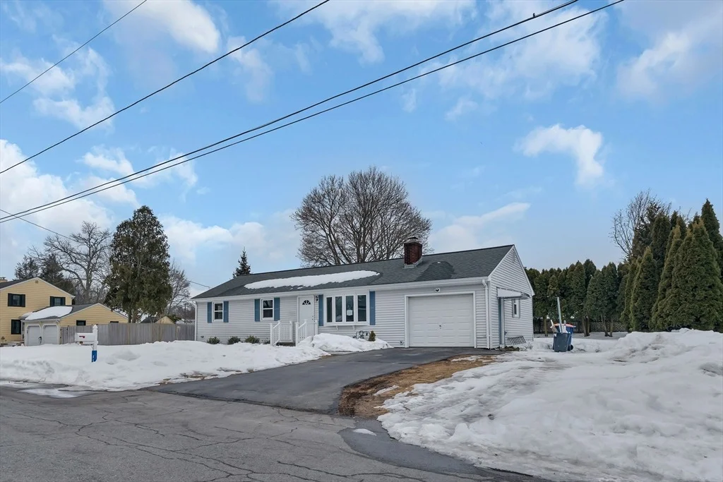 Photo of 11 Hawthorne Dr