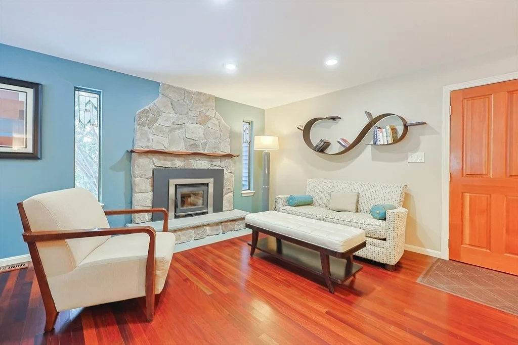 Photo of 18 Sherborne Cir