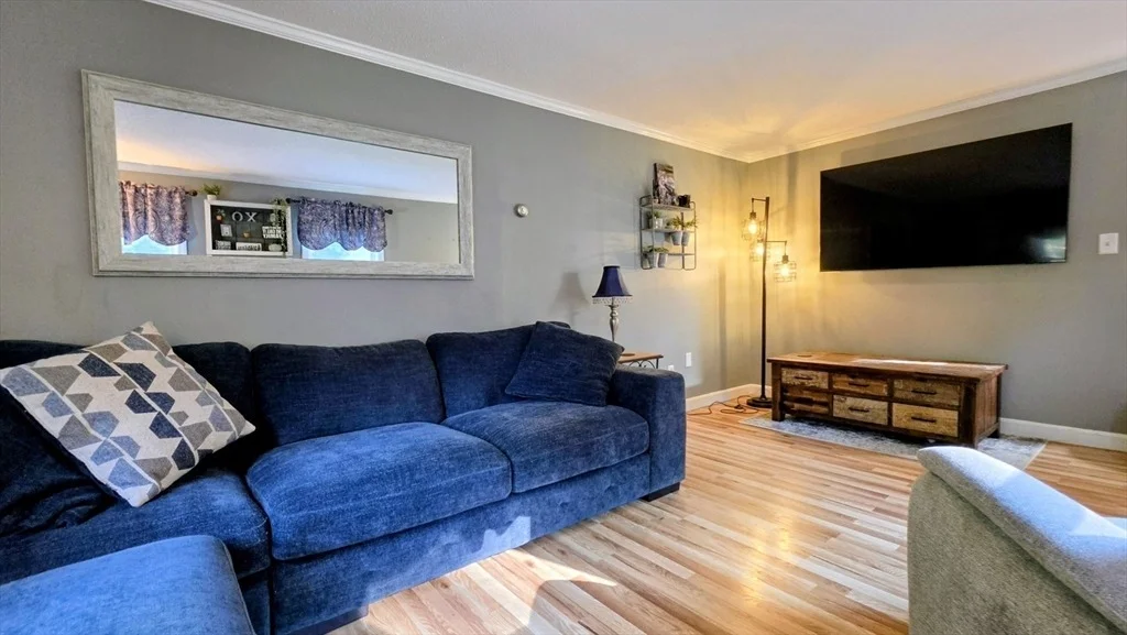 Photo of 2 Greenleaf Dr