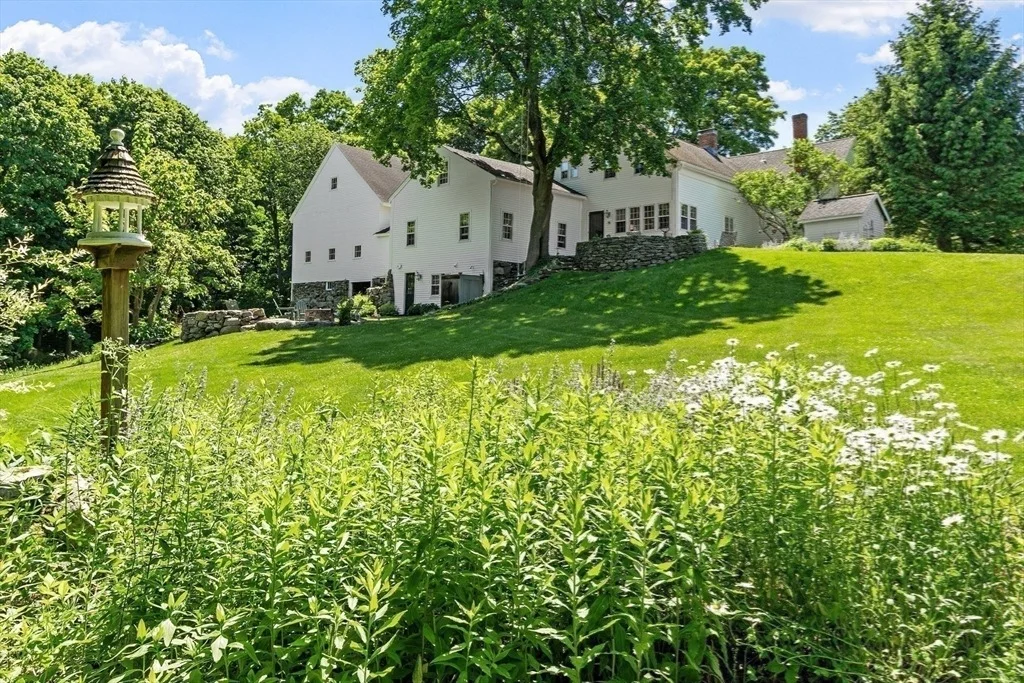 Photo of 827 Hill Rd
