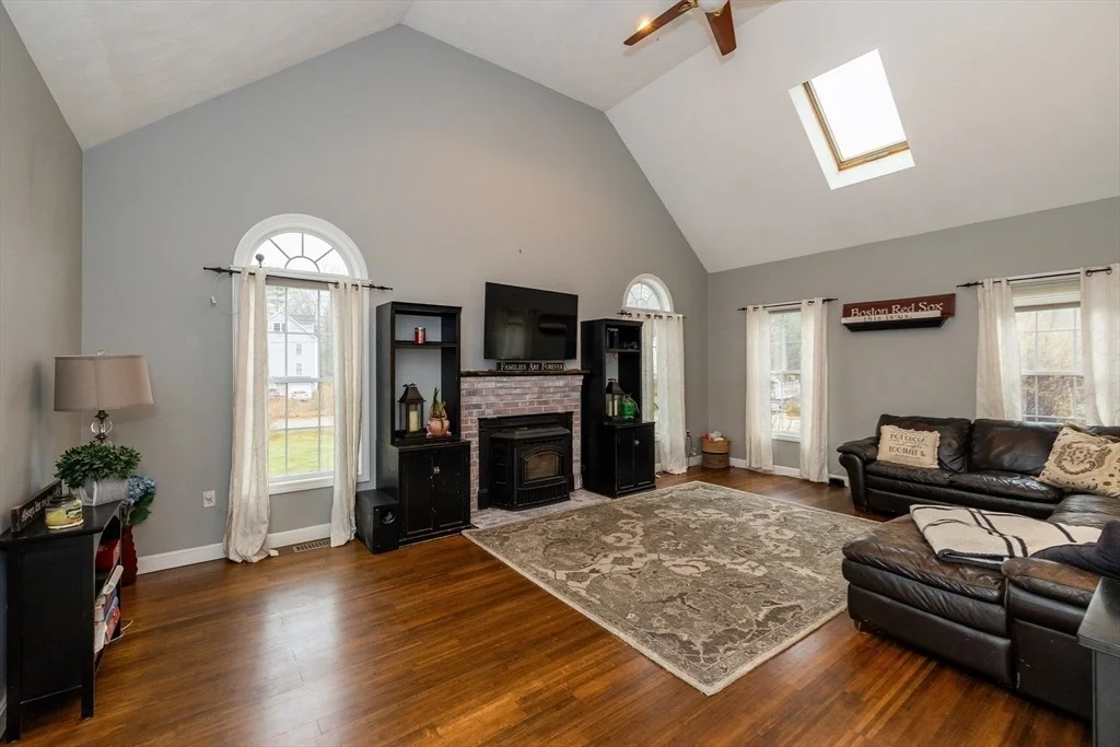 Photo of 142 River Rd