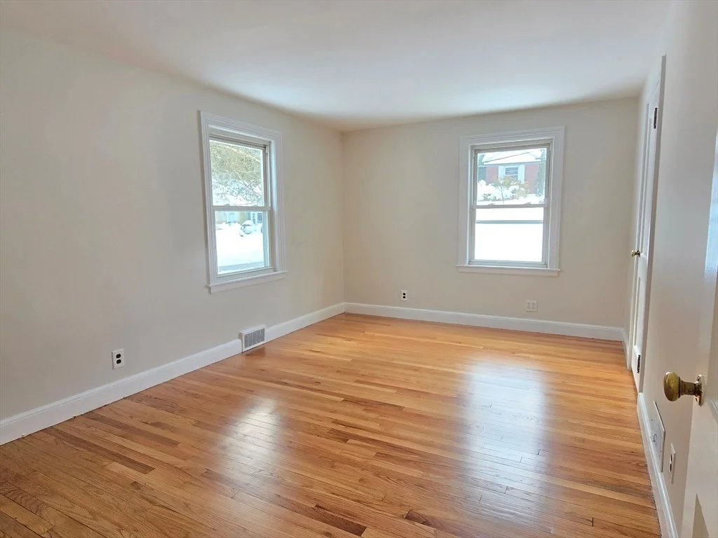 Photo of 37 Riverview Dr