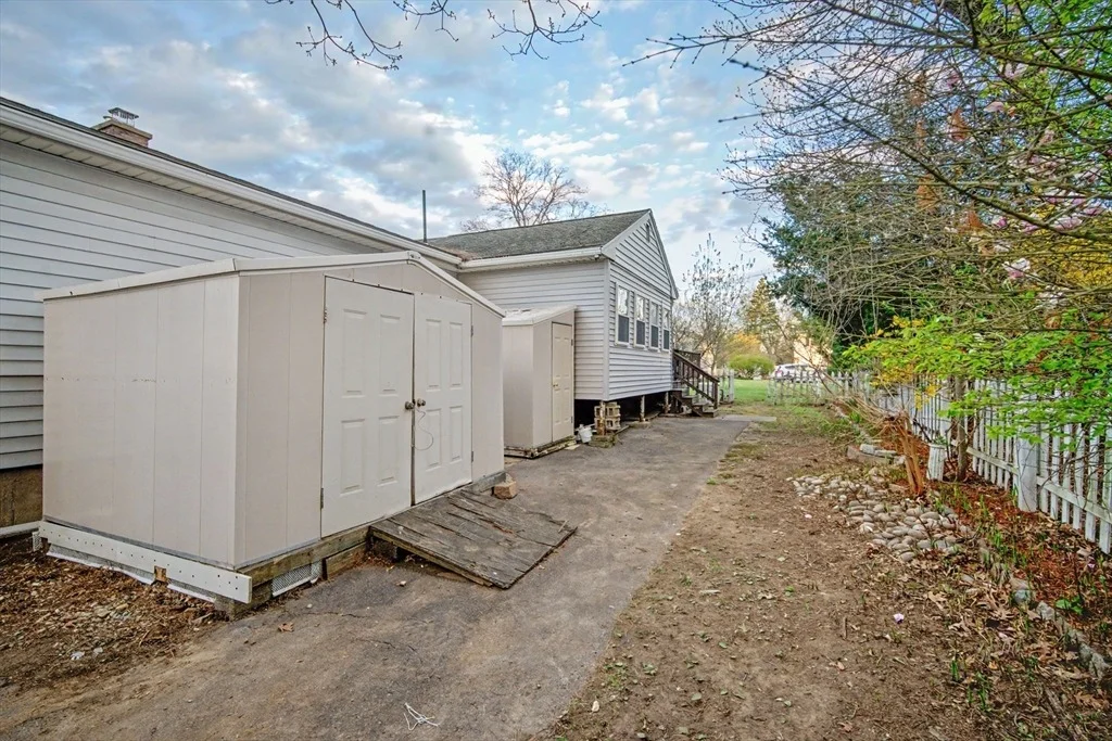 Photo of 29 Greenleaf Cir