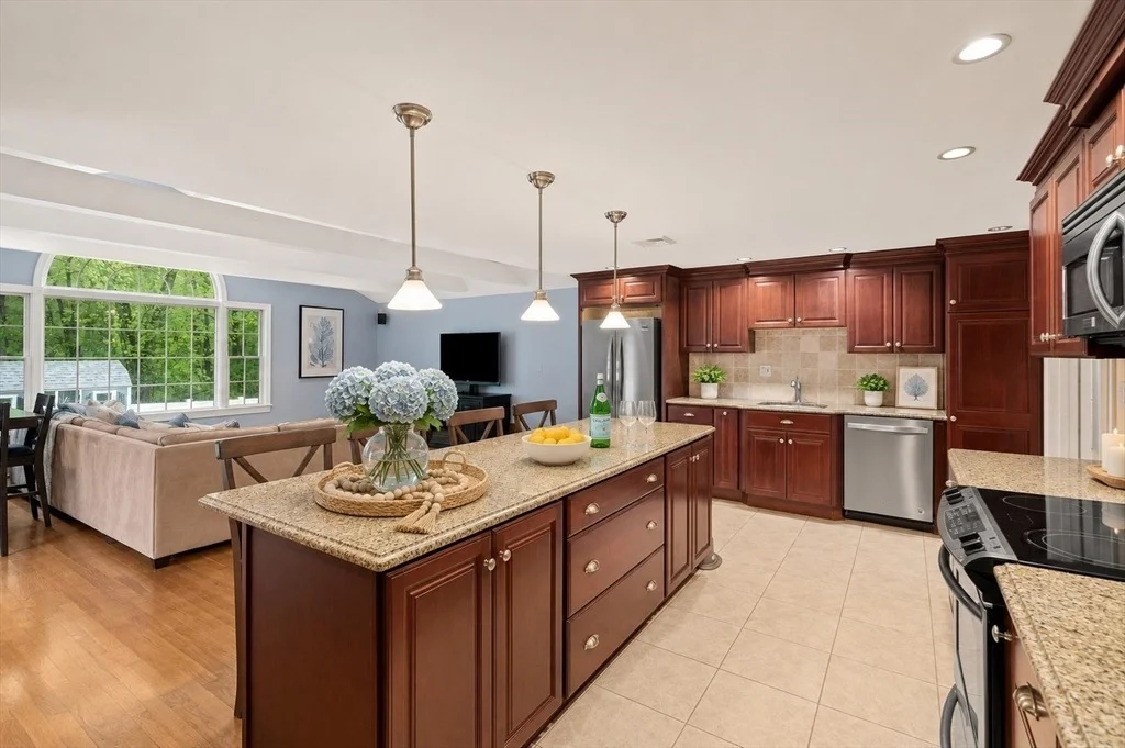 Photo of 30 Roseen Rd