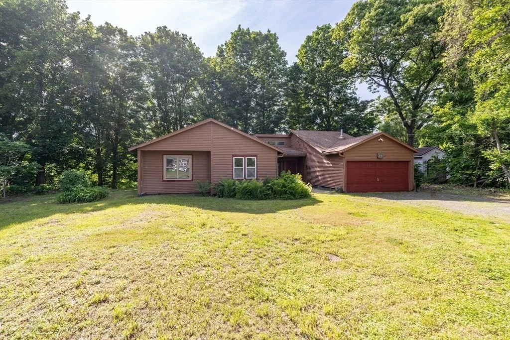Photo of 499 Hadley Rd
