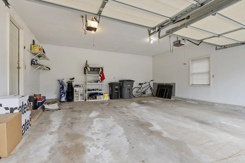 Photo of 19 Fieldstone Dr
