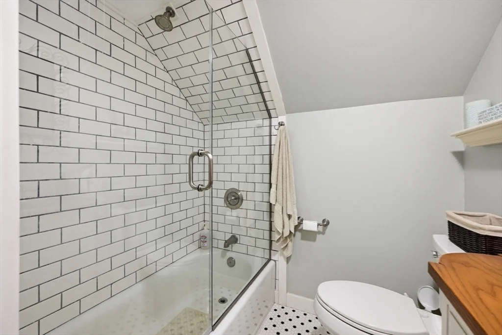 Photo of 24 Acorn Dr