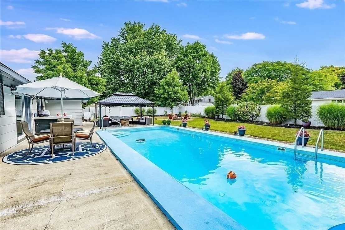 Photo of 9 Algonquin Road