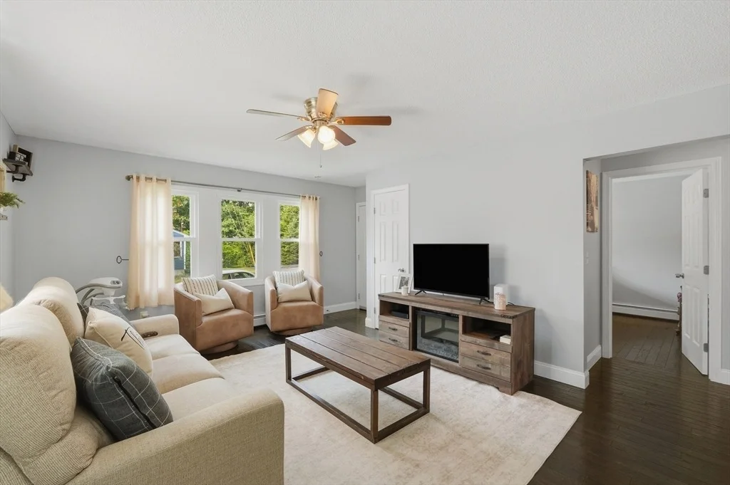Photo of 134 Hathaway Commons Rd