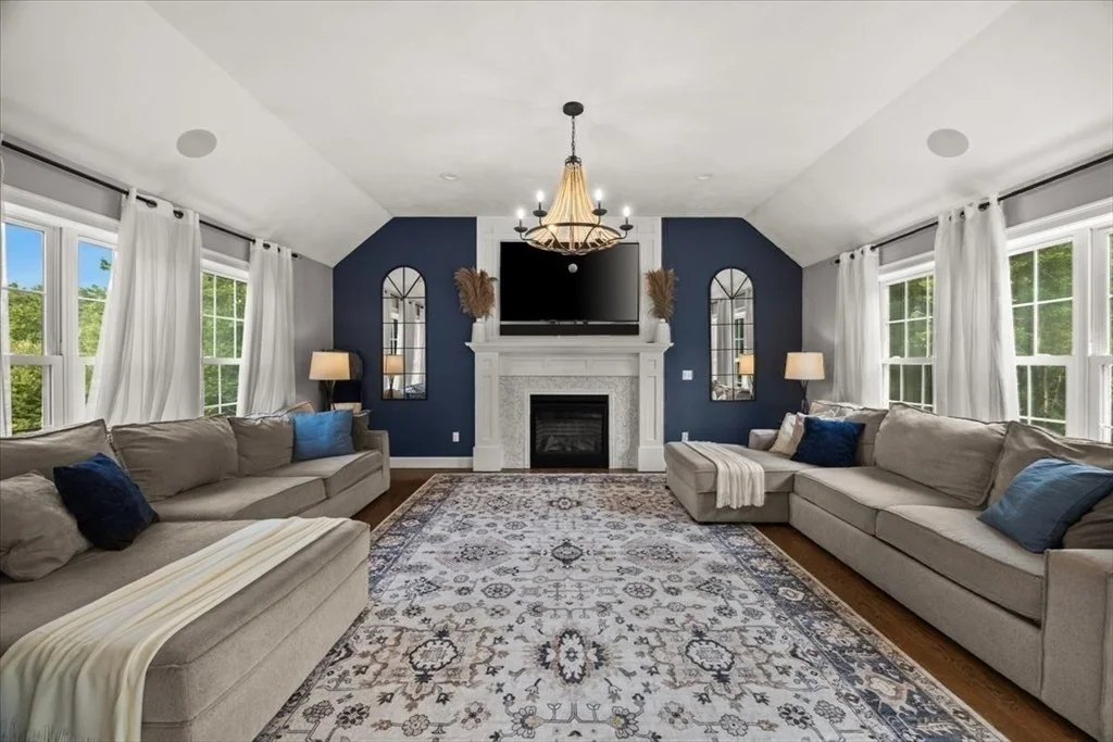 Photo of 8 Paddock Cir