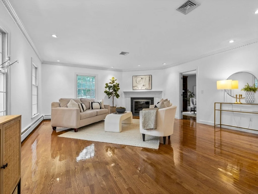Photo of 10 Livingston Rd