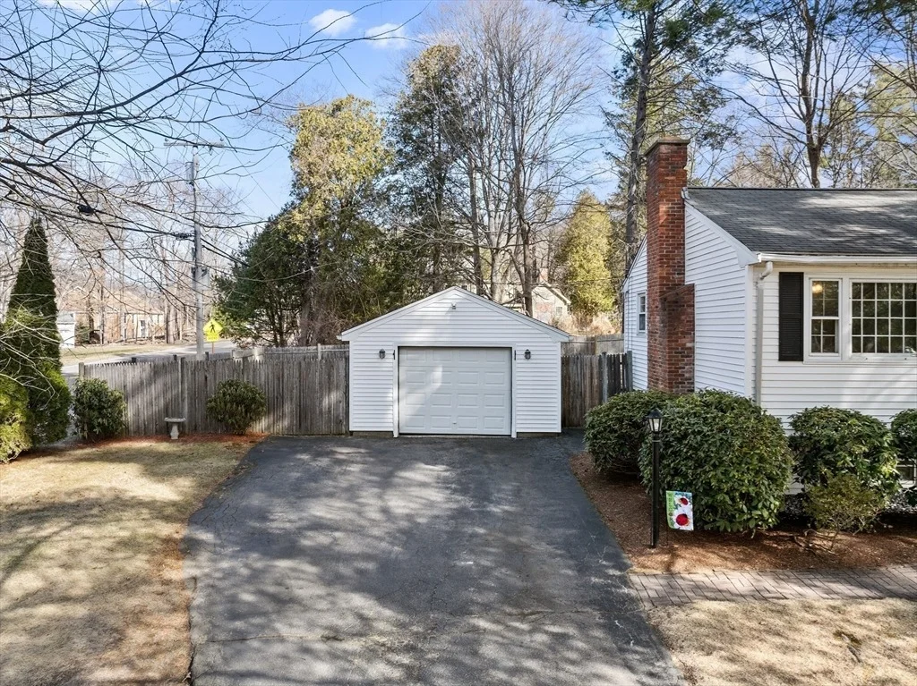 Photo of 2 Meadow Rd