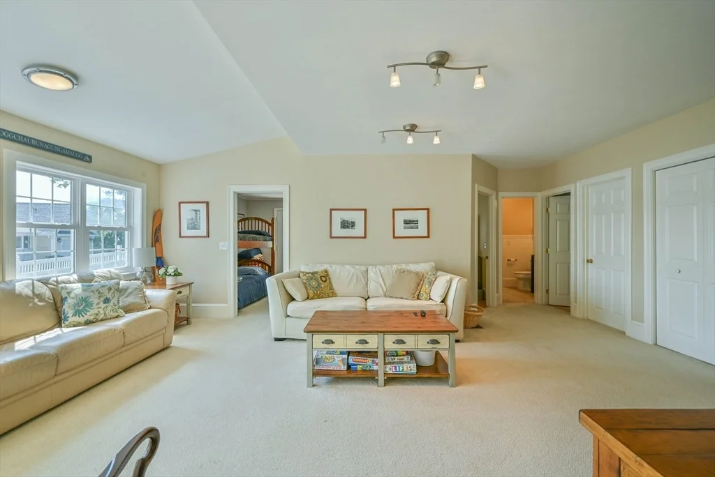 Photo of 261 Thompson Road