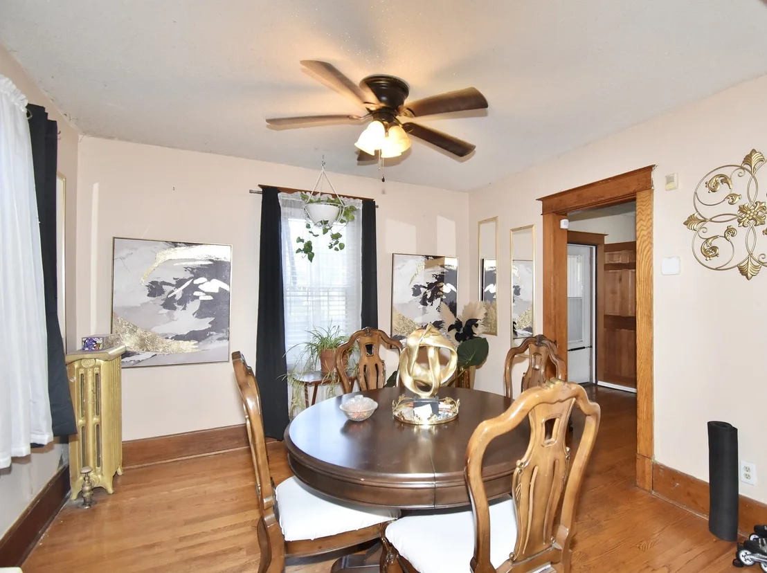 Photo of 1245 Bay St