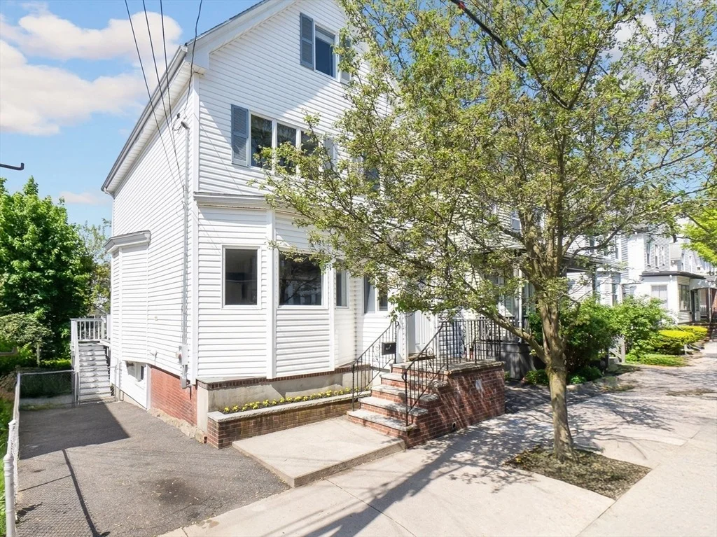 Photo of 194 Springvale Ave