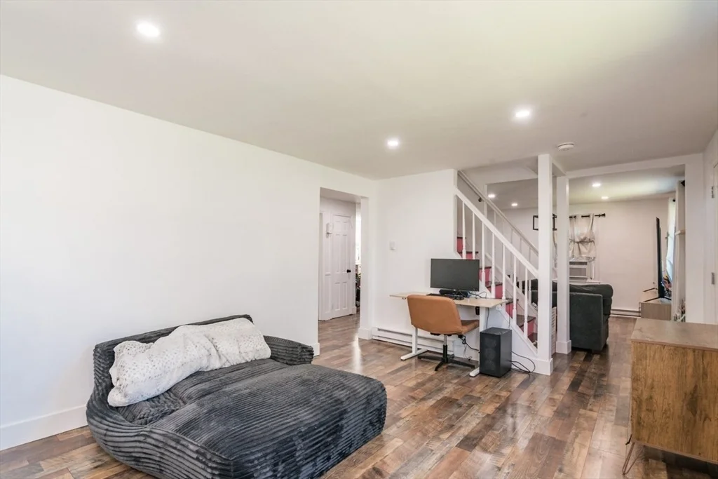 Photo of 379 Roosevelt Ave