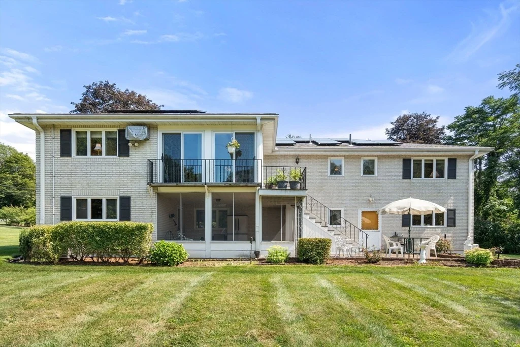 Photo of 15 Hobbs Brook Rd
