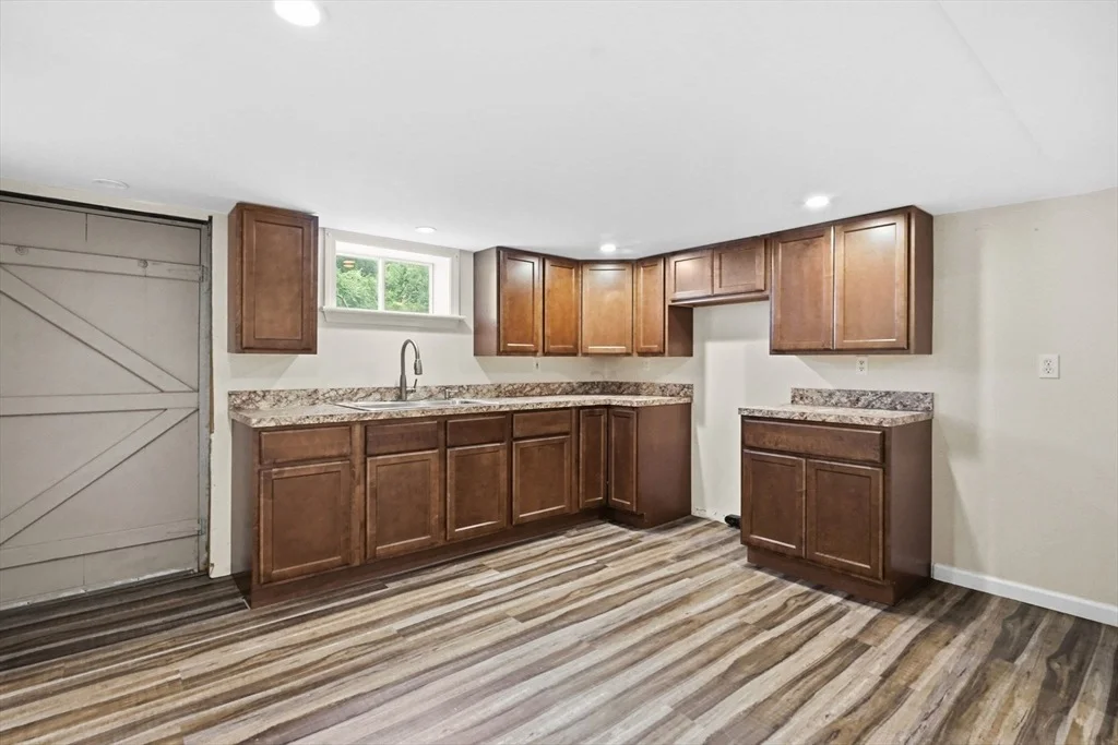 Photo of 250 Old Lyman Rd
