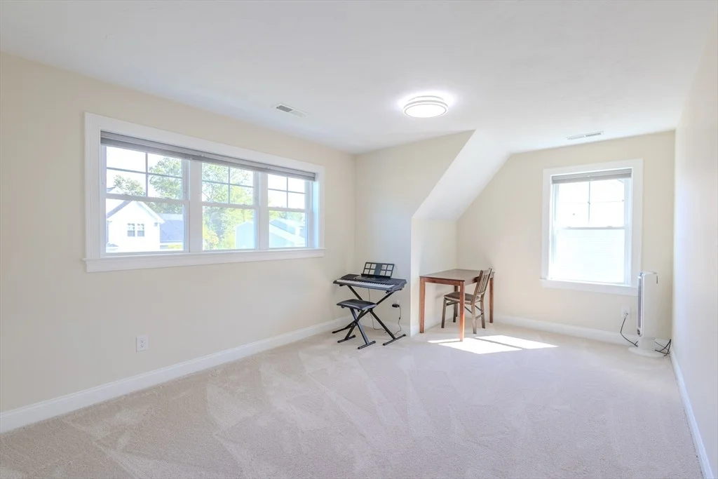 Photo of 26 Iris Ln