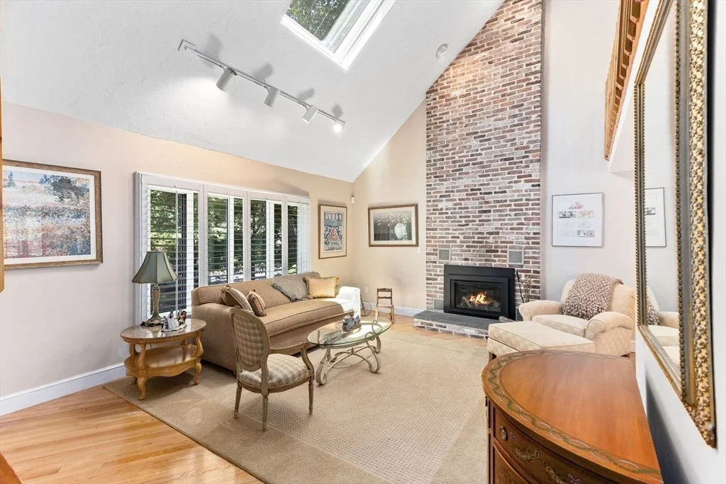 Photo of 15 Pond View Cir