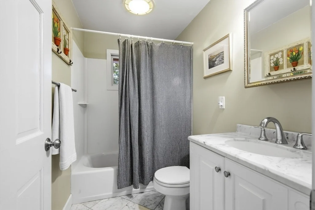Photo of 24 Upper Joclyn Ave