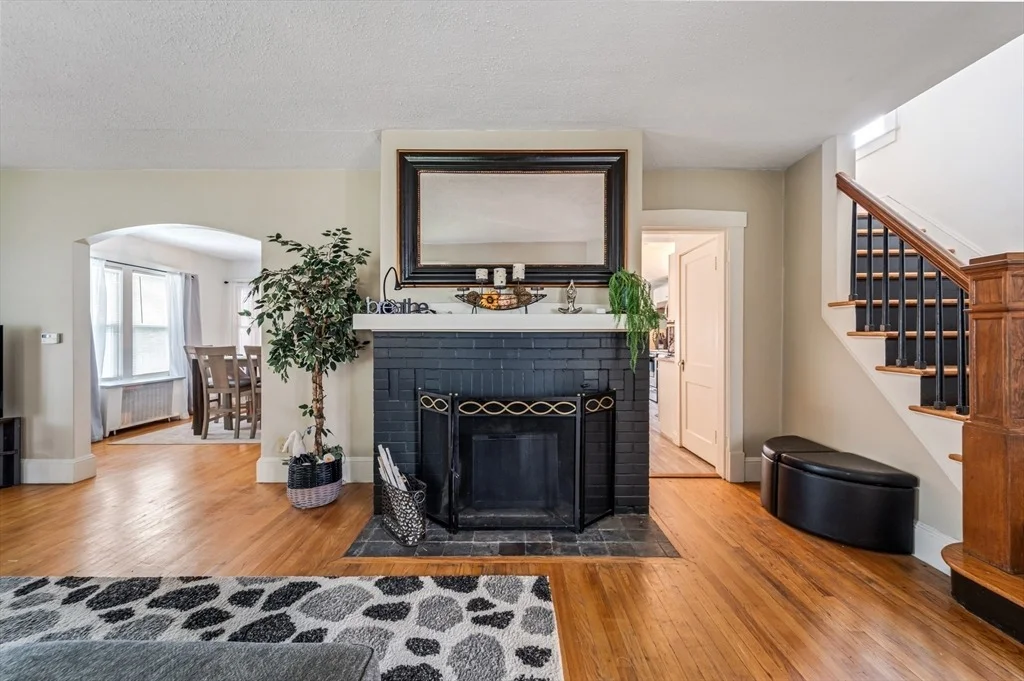 Photo of 44 Gillette Ave