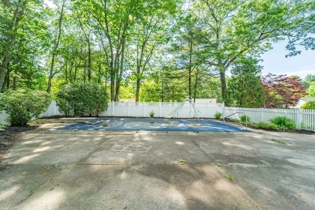 Photo of 41 Pine Ridge Dr
