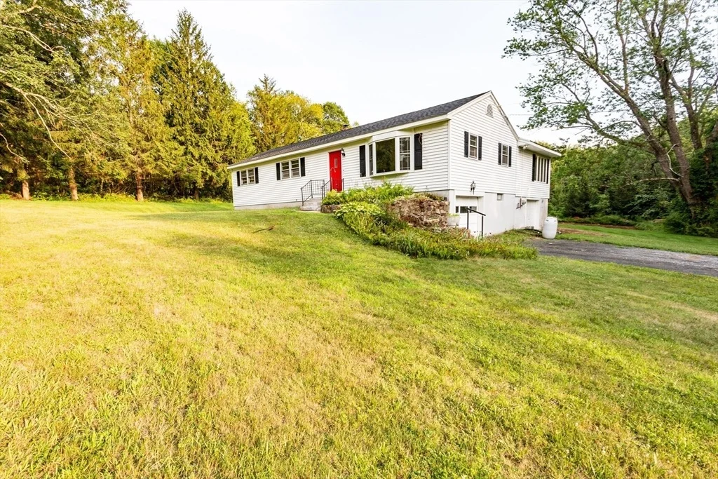 Photo of 1102 East Rd