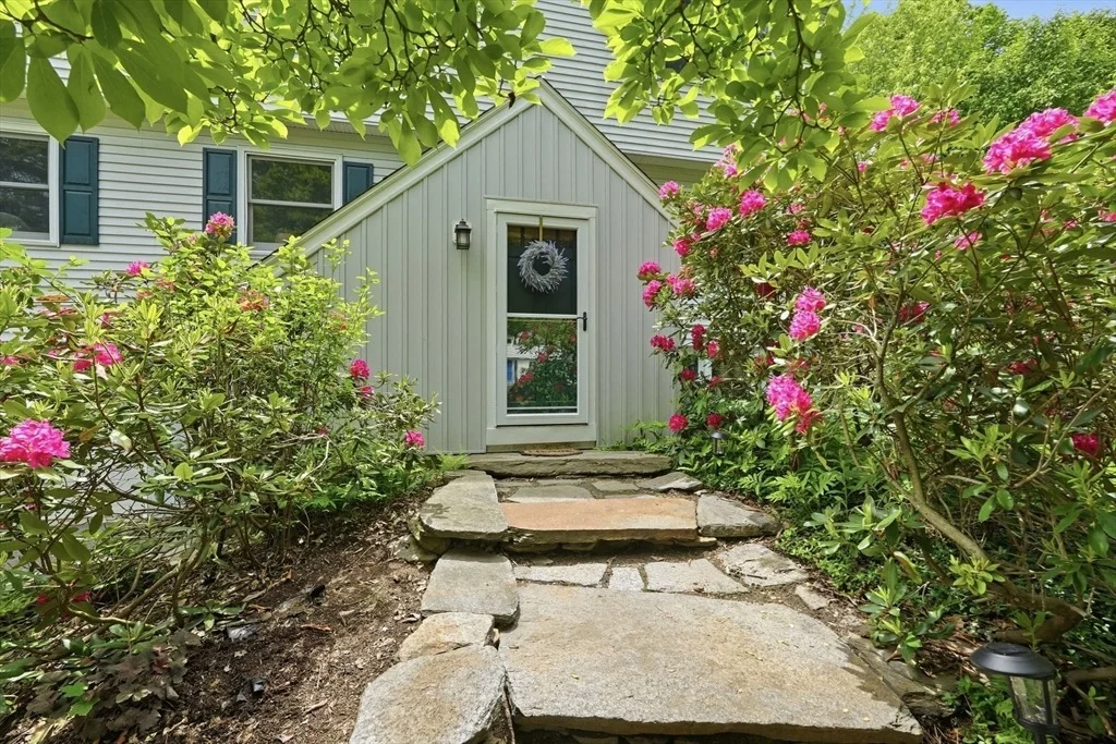 Photo of 189 Pondview Dr