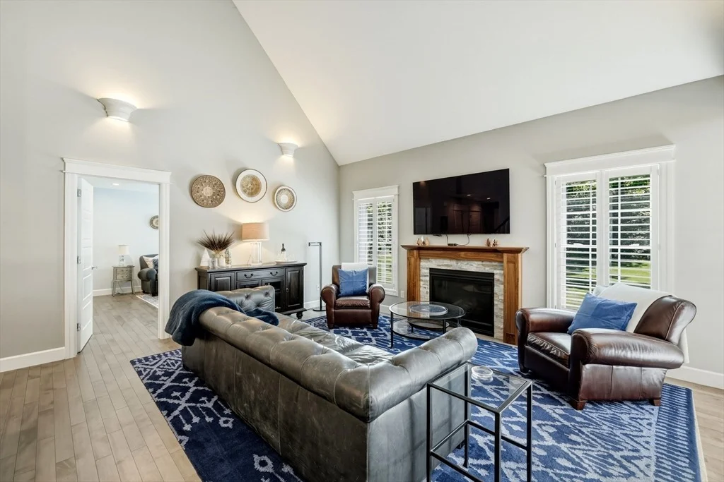 Photo of 12 Crystal Ln