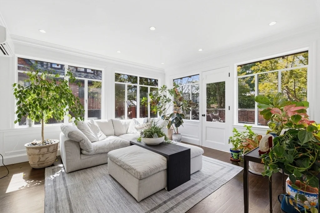 Photo of 98 Carlton St