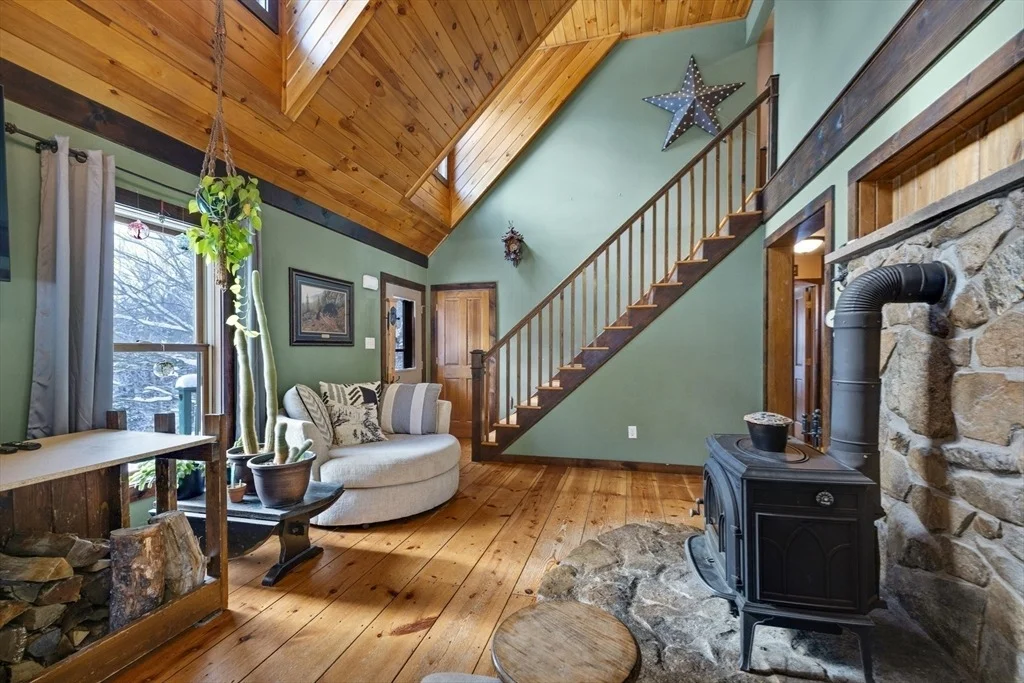 Photo of 593 Woodmere Rd