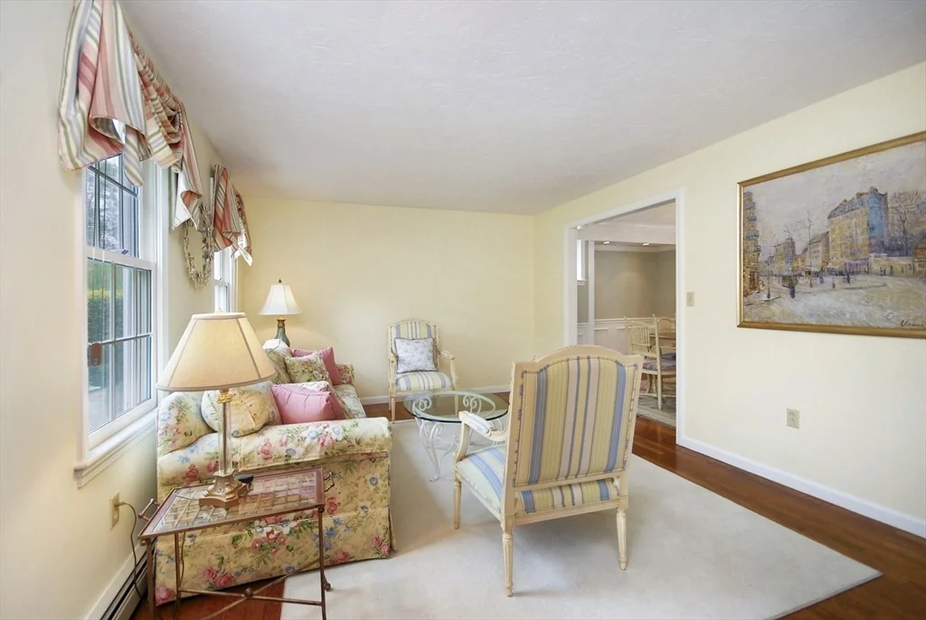 Photo of 2 Blackthorne Cir