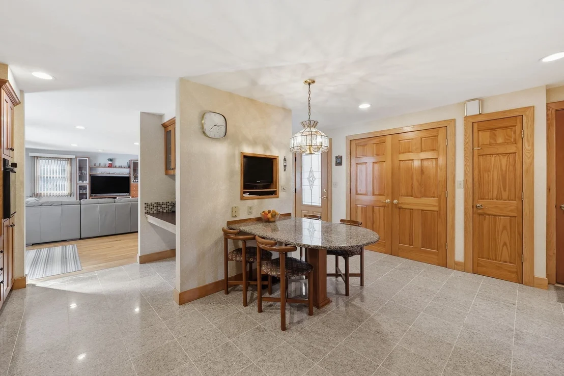 Photo of 98 Meadowlark Dr