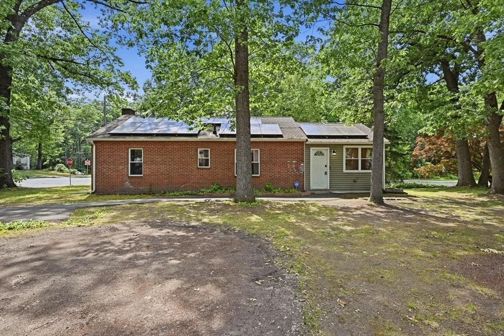 Photo of 881 Roosevelt Ave